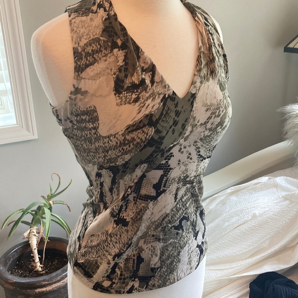 WHite house Black Market top